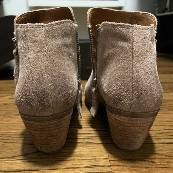 Frye Judith zip bootie size 8, suede - Picture 3 of 5